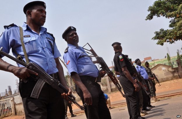 80860600_025769398-1 Attahiru announces postponement Nigeria presidential vote